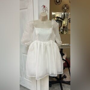 Elegant White Puff Sleeve Dress. No tags. Excellent condition.
